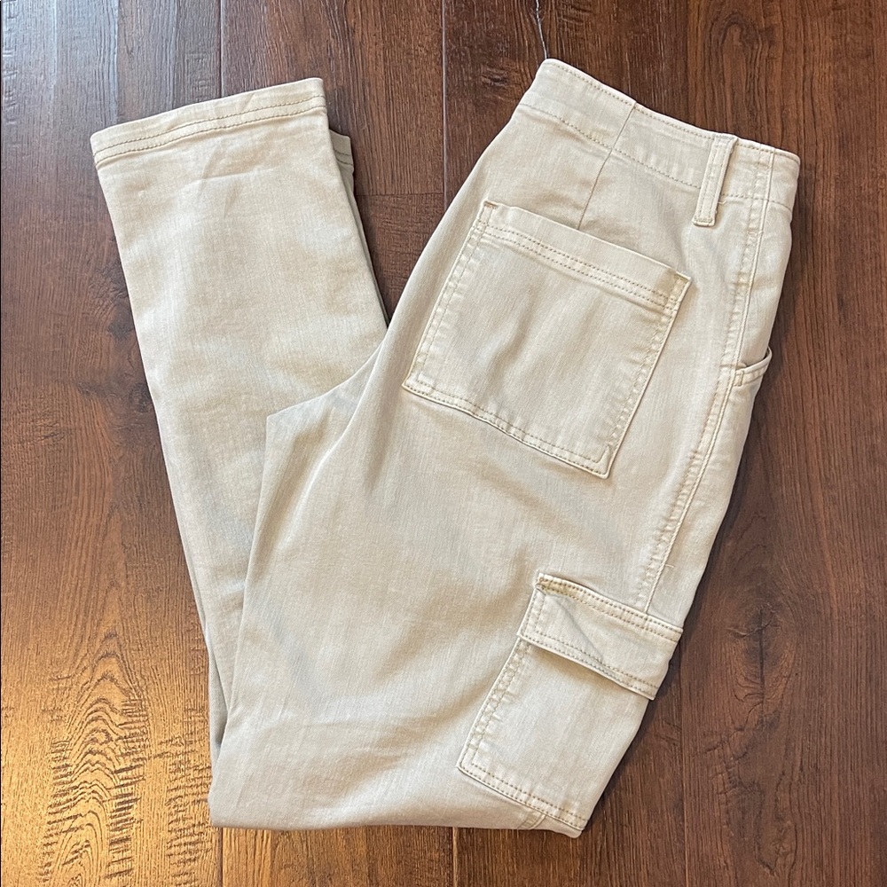 Universal Thread Women's Light Green Straight Leg Cargo Pants - Picture 1 of 9